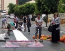Comunidade Mãe Rainha confecciona tapetes em Corpus Christi nas ruas de Cordeiro